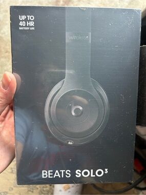 Beats by Dre Beats Solo3 Wireless Headphones - Black
